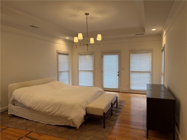 Building Photo - 2850 Cravey Dr NE