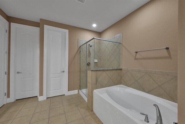 Building Photo - 14546 San Pietro Dr
