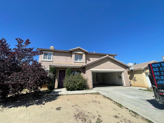 Primary Photo - Spacious 6 Bedroom Home for Rent