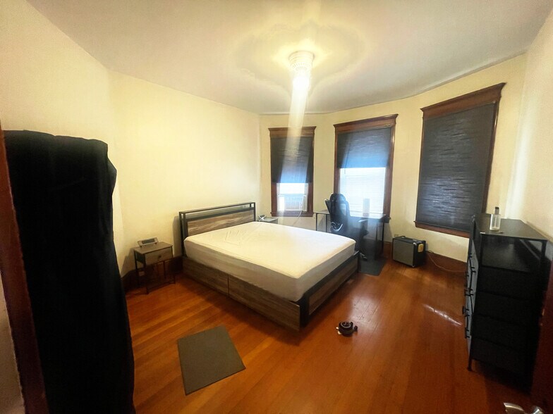 Building Photo - 9 Hillside St