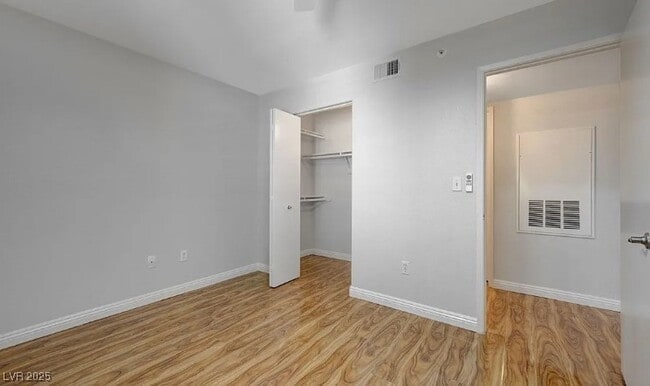 Building Photo - 950 Seven Hills Dr