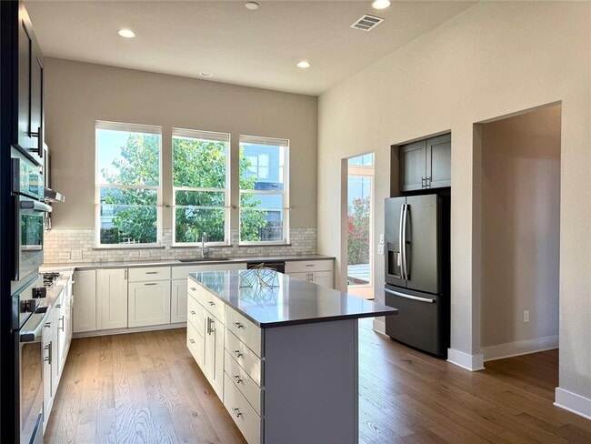 Building Photo - 6325 Florencia Ln