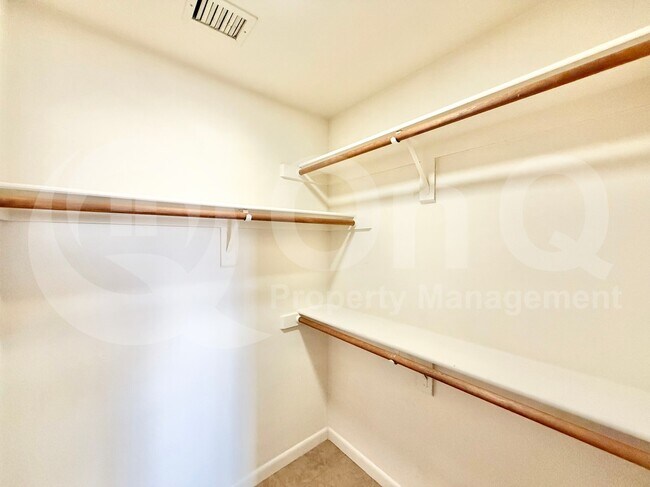 Building Photo - 2718 E Bighorn Ave