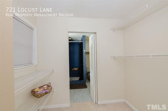 Building Photo - 721 Locust Ln