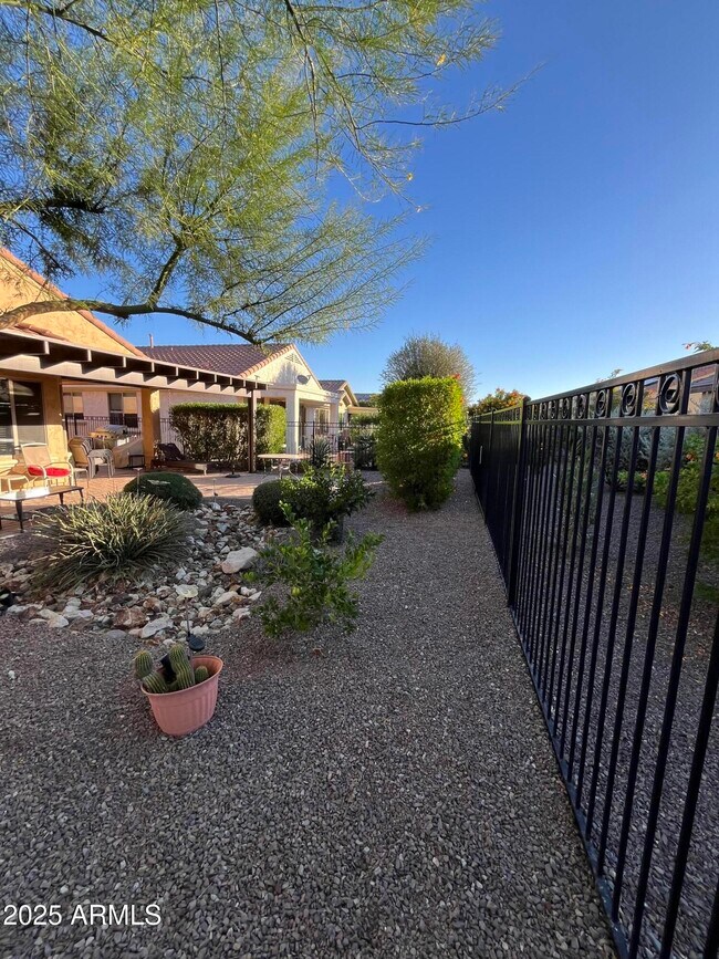 Building Photo - 26197 Vista Dr