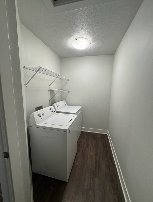 Building Photo - Beautiful, single-family home in Altoona! Call Today!