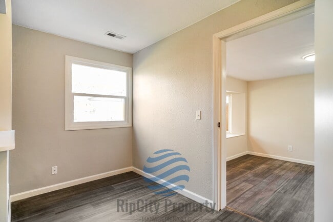 Building Photo - 1307 Elm St