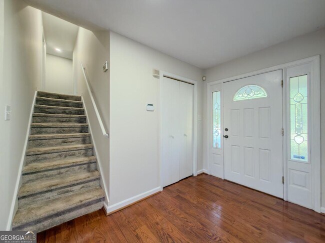 Building Photo - 518 Barbashela Cir