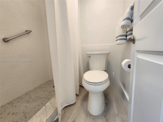 Building Photo - 3505 S Ocean Dr
