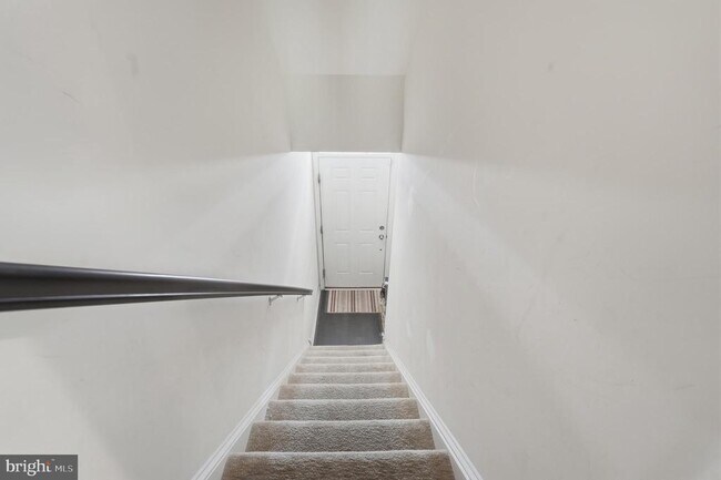 Building Photo - 141 Graystone Dr