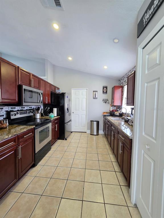 Building Photo - 763 Country Woods Cir