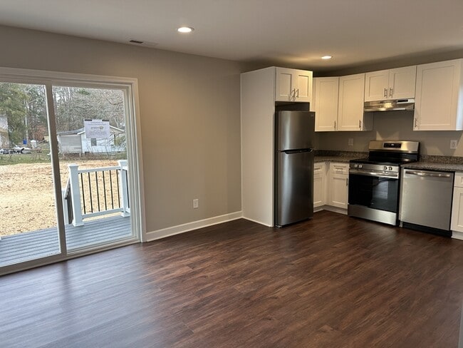 Building Photo - BRAND NEW HOME!