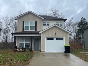 Building Photo - Beautiful 3 Bedroom Close to Liberty Park & Marina!