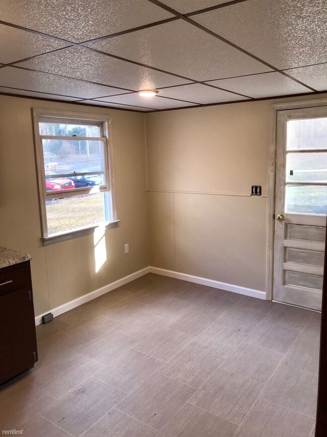 Building Photo - 2 br, 1 bath Apartment - 2 Albert Ln Apt 6 #6