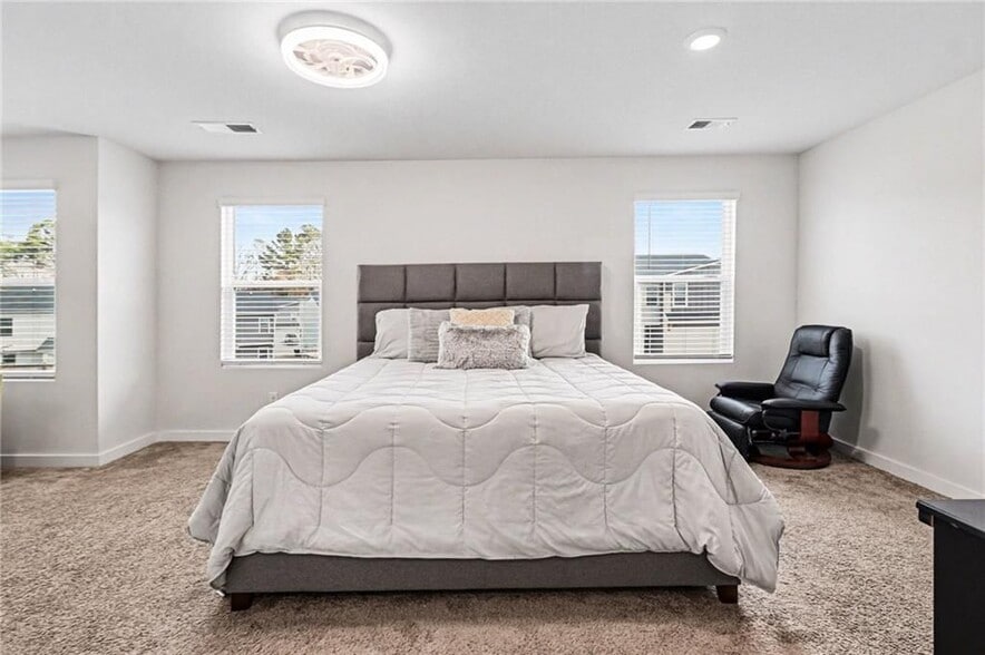 Building Photo - 3528 Station Dr