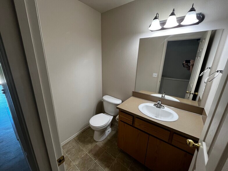 Building Photo - 2518 Valley View Ct