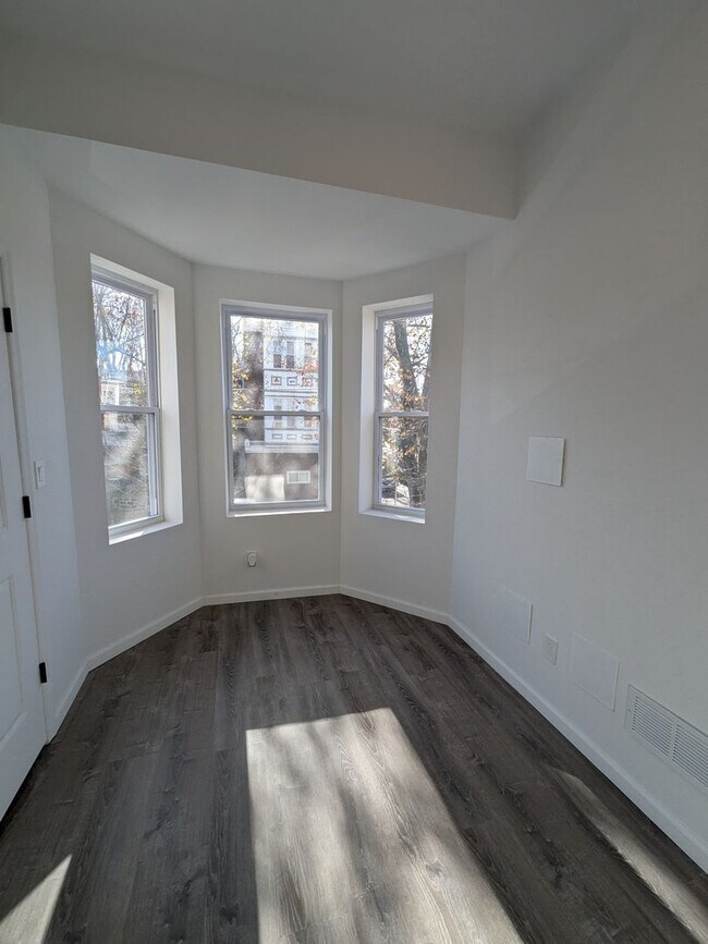 Building Photo - Gorgeous Home - West Philadelphia