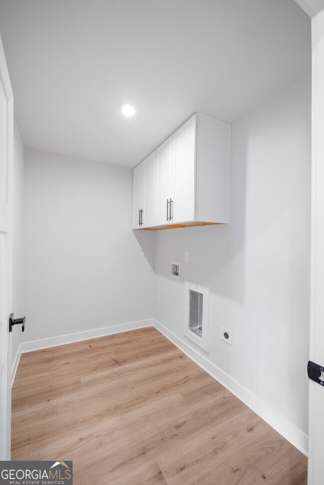 Building Photo - 533 Daffodil Ln