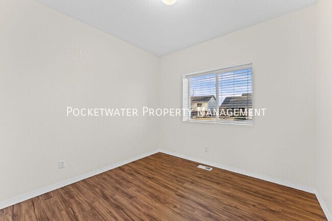 Building Photo - 628 Sumac St