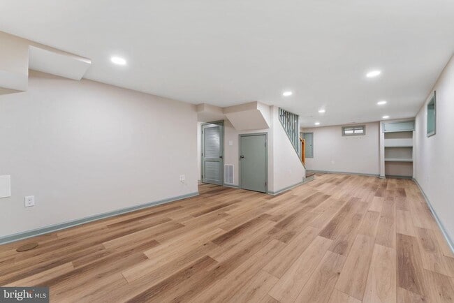 Building Photo - 6107 44th Ave