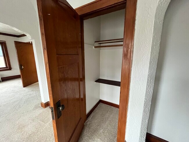 Building Photo - 5219 S Lake Dr