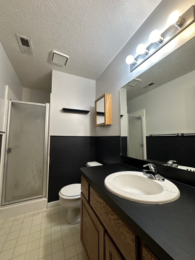 Building Photo - 1034 3350 N