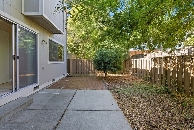 Building Photo - 209 Valley Oak Plaza