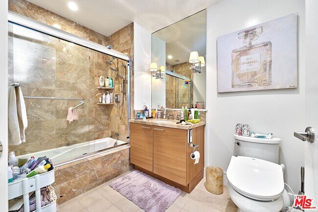 Building Photo - 10776 Wilshire Blvd