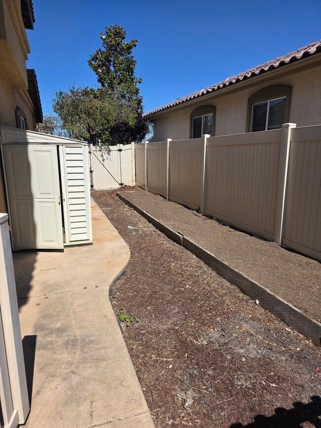 Building Photo - Crowne Hill 3 Bedroom Home
