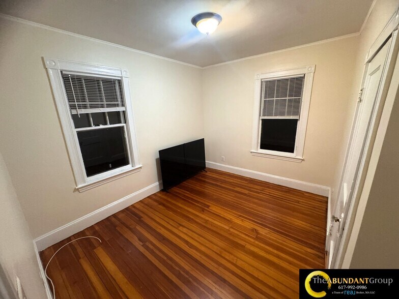 Building Photo - 11 Fairfield St