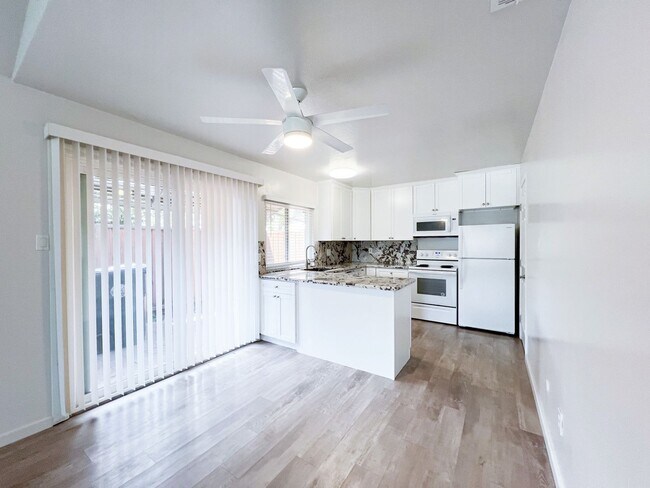 Building Photo - Upgraded 2 Bedroom Condo!!