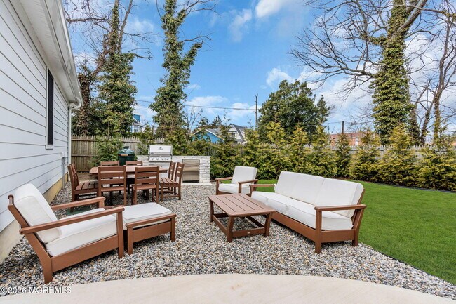 Building Photo - 2017 5th Ave