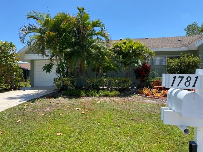 Building Photo - 1781 SE Linpark Ct