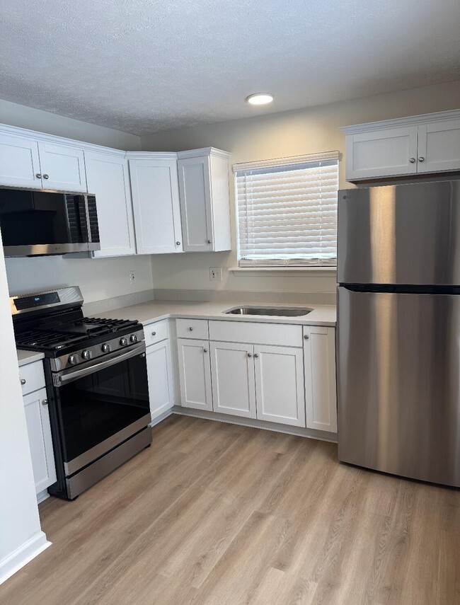 Building Photo - 301 Young St