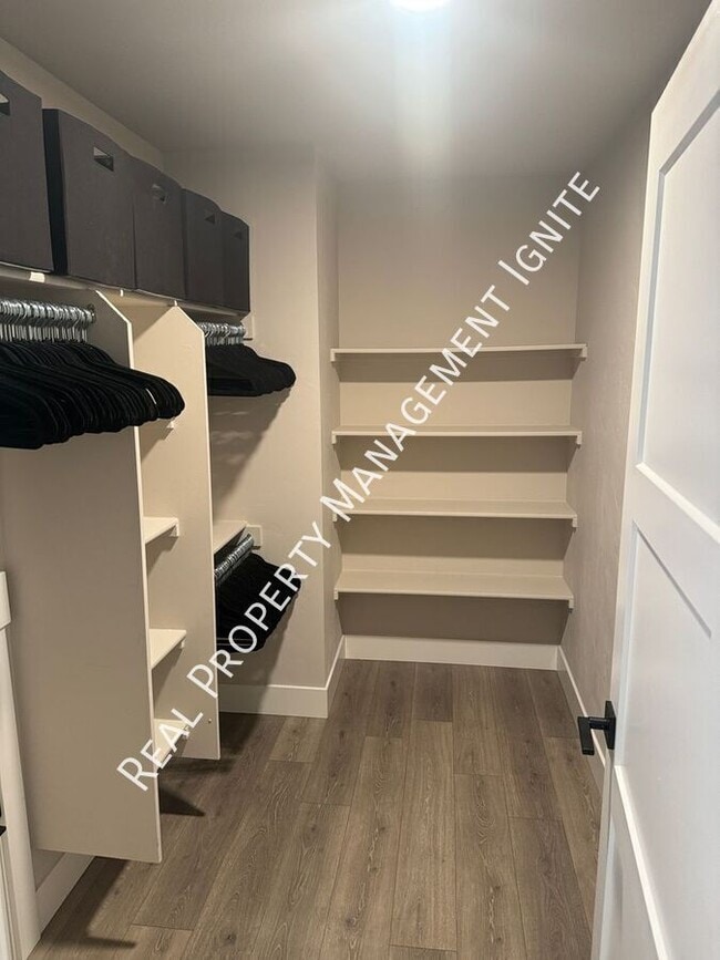 Building Photo - 63101 Boyd Acres Rd