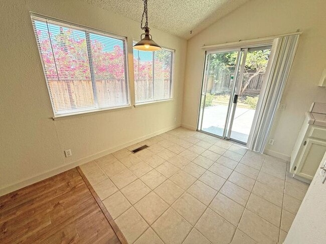 Building Photo - Single Story Evergreen Home at the Middle of a Cul-De-Sac!