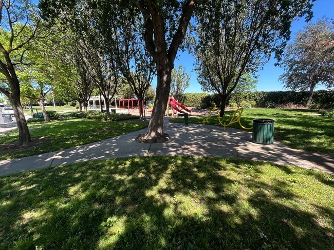 Building Photo - 2541 Carnival Dr