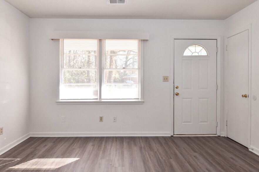 Building Photo - 6957 S Kenwood Dr