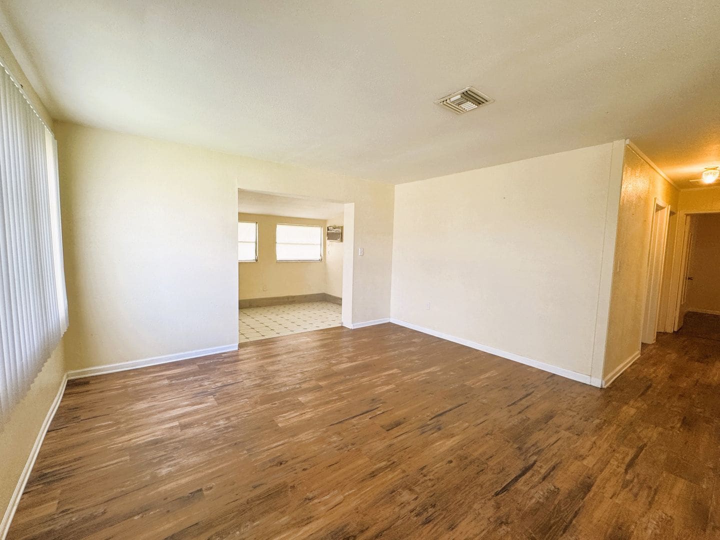 Building Photo - Cozy 3 Bedroom Home with Updated Kitchen and Spacious Yard in Port Charlotte