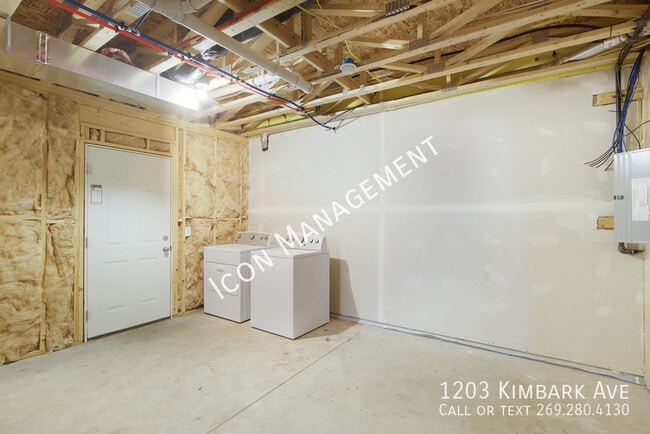 Building Photo - 1203 Kimbark Ave