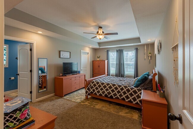 Building Photo - Pet Friendly Three Bedroom!