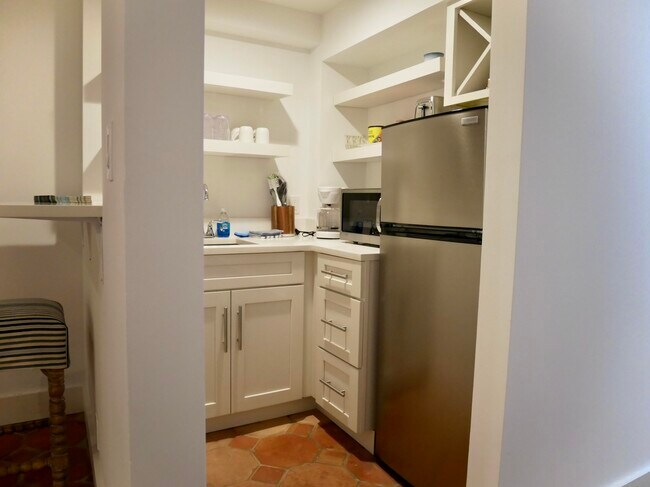 Building Photo - 235 Sunrise Ave