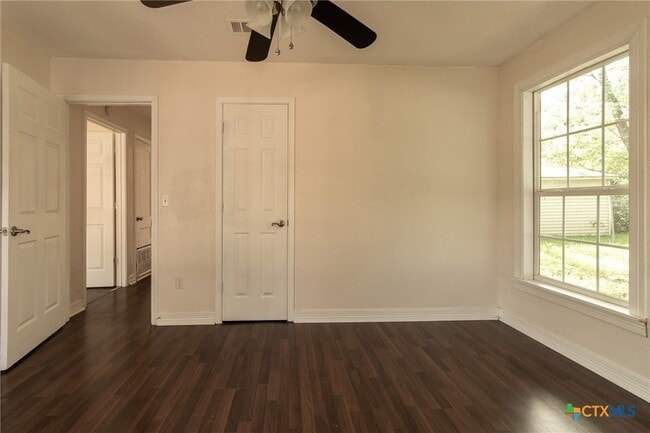Building Photo - 1303 E Avenue G