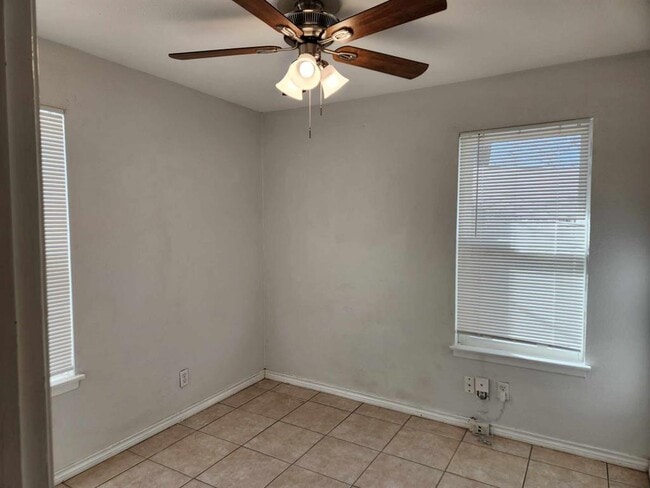 Building Photo - 3000 Ray Wood Dr