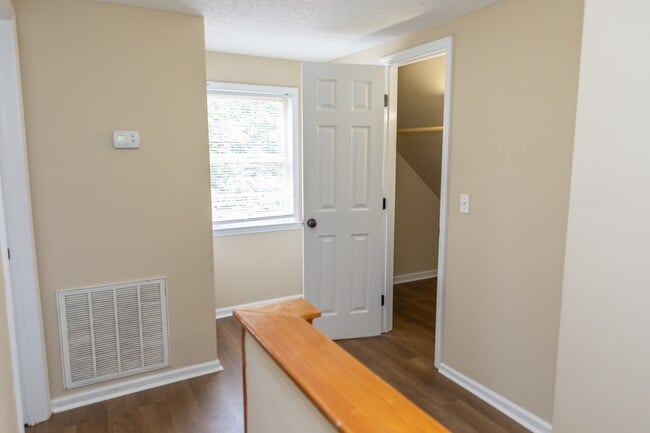 Building Photo - 4085 Beach Rd