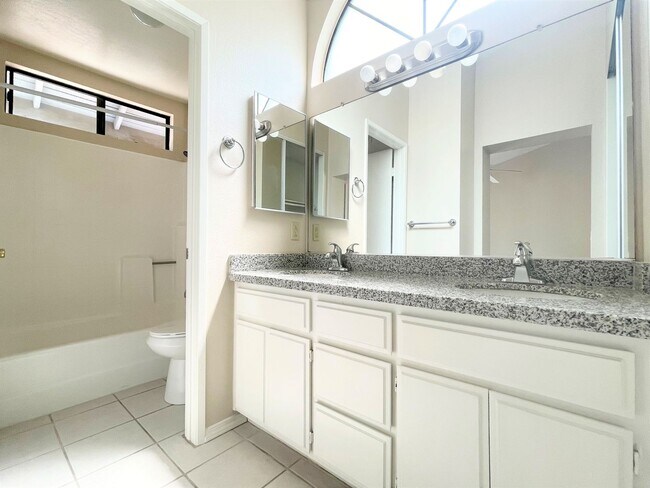 Building Photo - 1008 Bridle Path Way