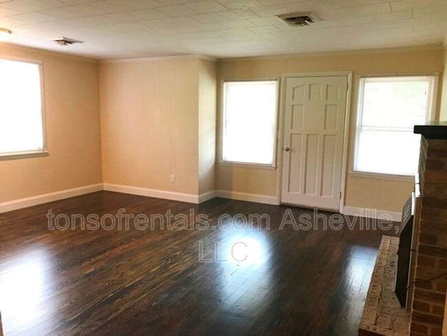 Building Photo - 148 Briarwood Ln