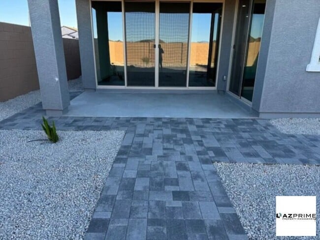 Building Photo - W Saddlehorn Rd