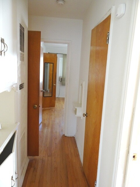Building Photo - 108 N Hayworth Ave
