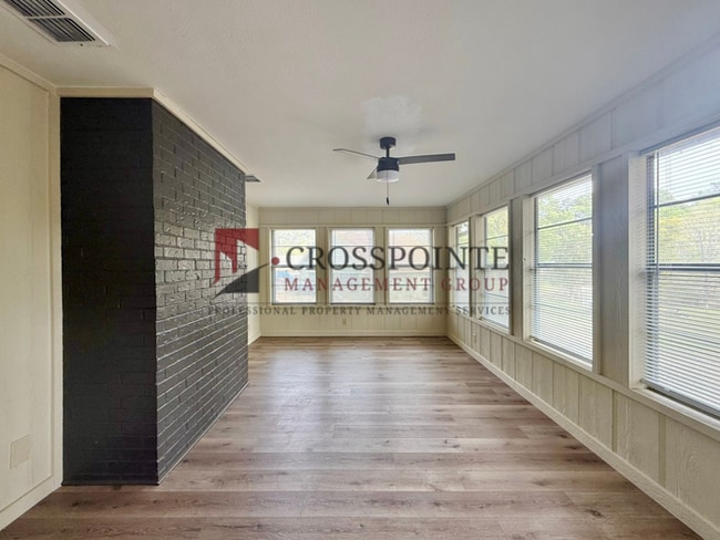 Building Photo - Almost Ready! 2 Bedroom 1 Bath ON Lake Palestine!